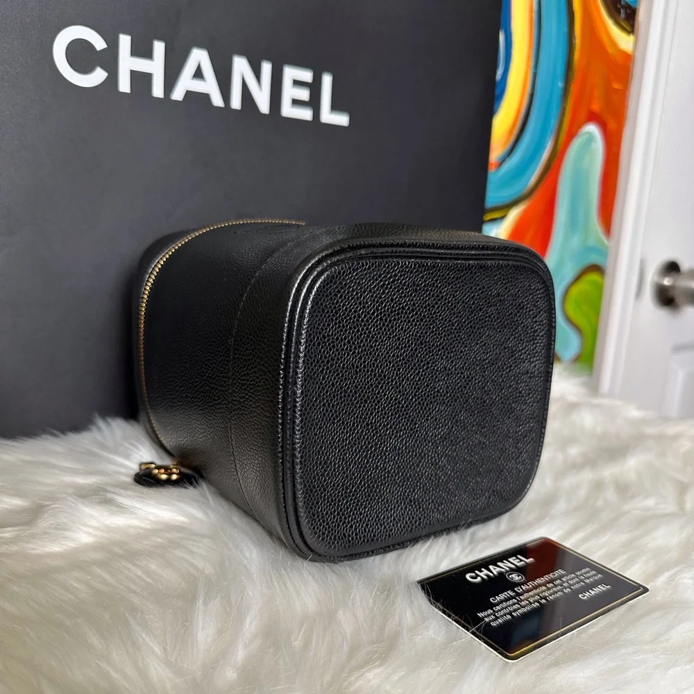 🖤🖤🖤Authentic Black CHANEL CC Stitch Vanity Caviar Handbag